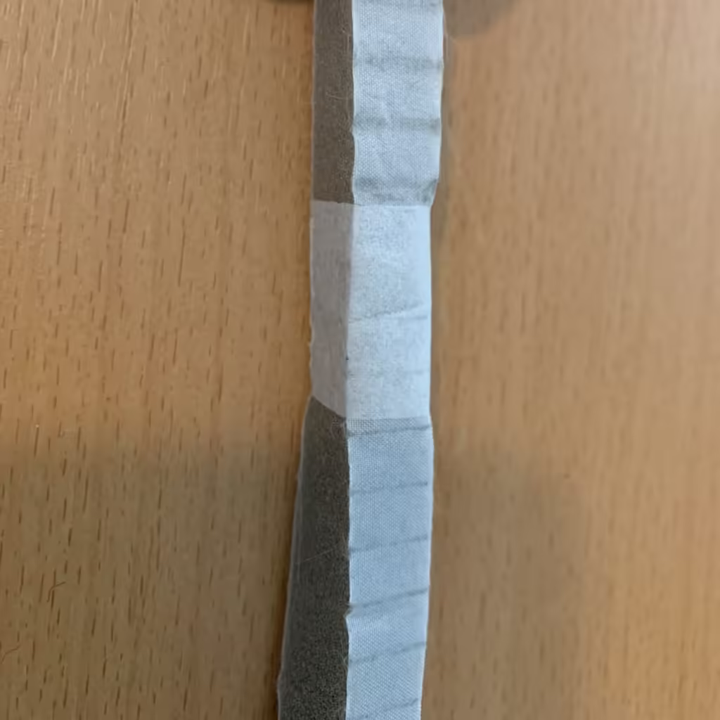 Sperreskinne til strikkemaskin LK150 skjøtt med medisinsk papirtape